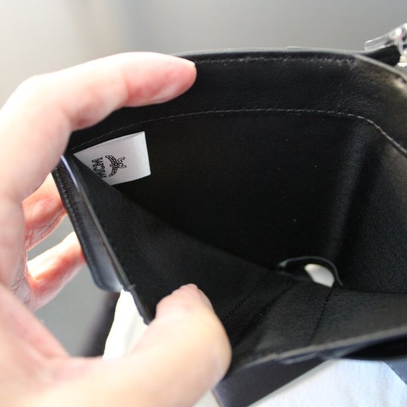 🔥MCM Women's White Black Contrast Logo Small Leather Zip Wallet NWT & Box - Picture 16 of 16